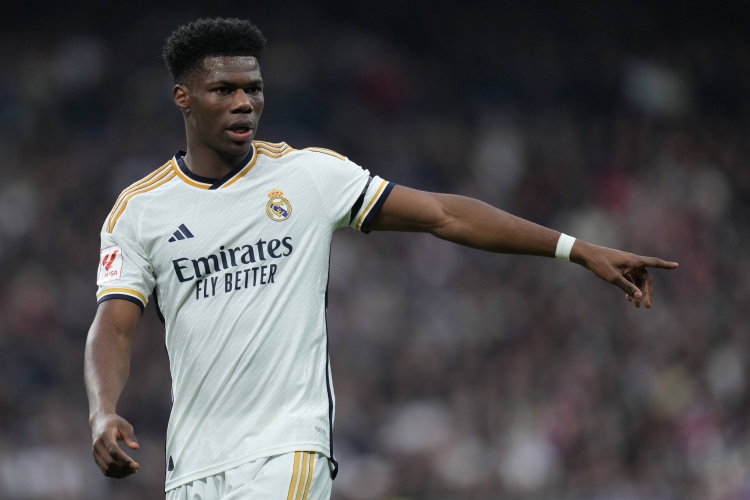 开云体育官网-琼阿梅尼：踢中场位置让我感觉更舒服，不过最重要的是能帮到球队