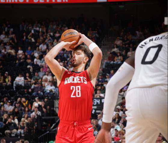 开云体育官网-减重变壮！火箭版约基奇17+4+4很稳，冲2.24亿顶薪