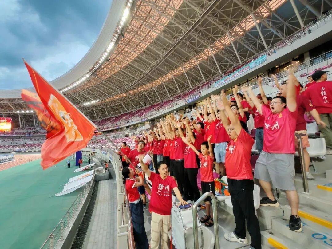 开云体育-“赣超”现场上演震撼一幕，四万多名球迷齐唱《十送红军》