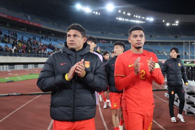 ​国足敲定南下26人名单：李可因故离队 艾克森入选