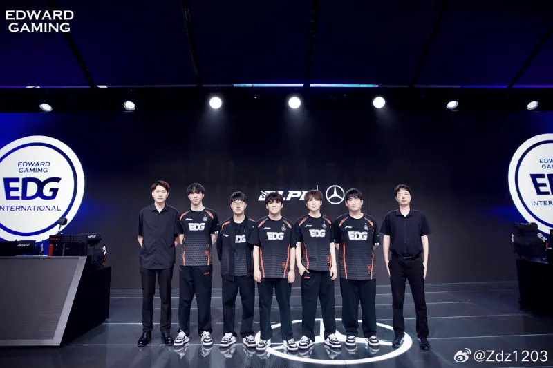 Zdz发文告别2025赛季:谢谢今年大家的陪伴zdz想一直打下去